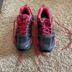 Brooks Cascadia Trail Runners Gortex